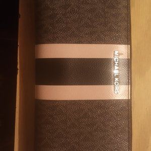 Michael Kors wristlet